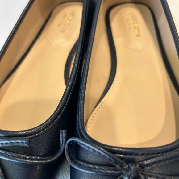 Liz Claiborne Black Flats Sleek Design - Picture 5 of 6